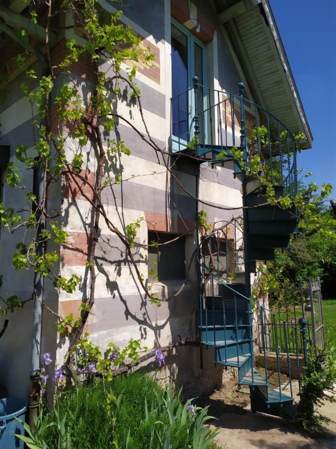 La Fee Des Eaux Bed & Breakfast Vernaison Exterior photo