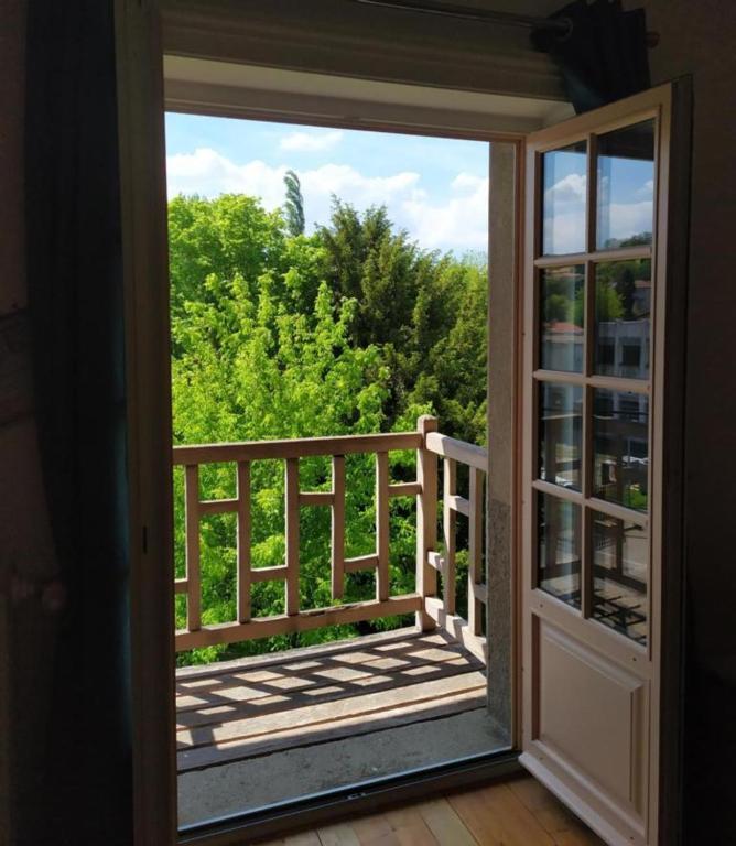 La Fee Des Eaux Bed & Breakfast Vernaison Exterior photo